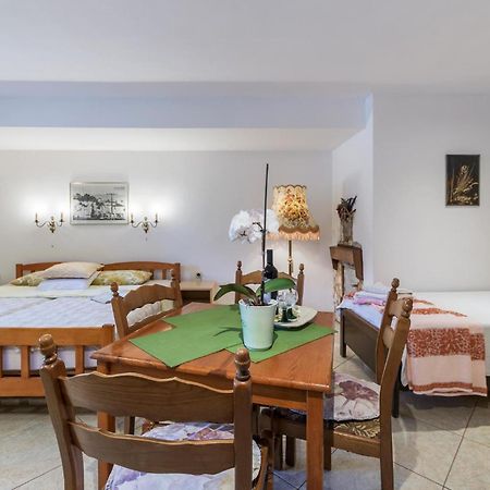 Awesome Studio In Pula With Wifi Exterior foto